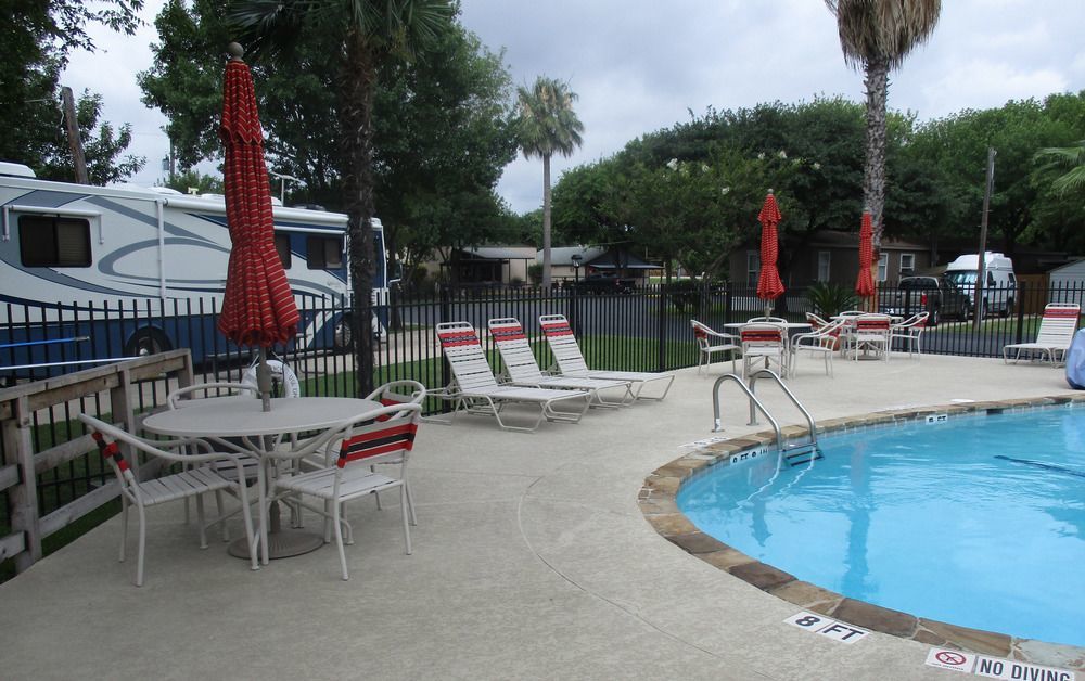Travelers World Rv Resort San Antonio Esterno foto