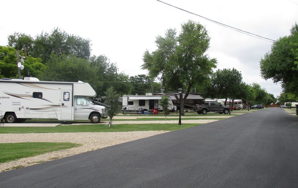 Travelers World Rv Resort San Antonio Esterno foto